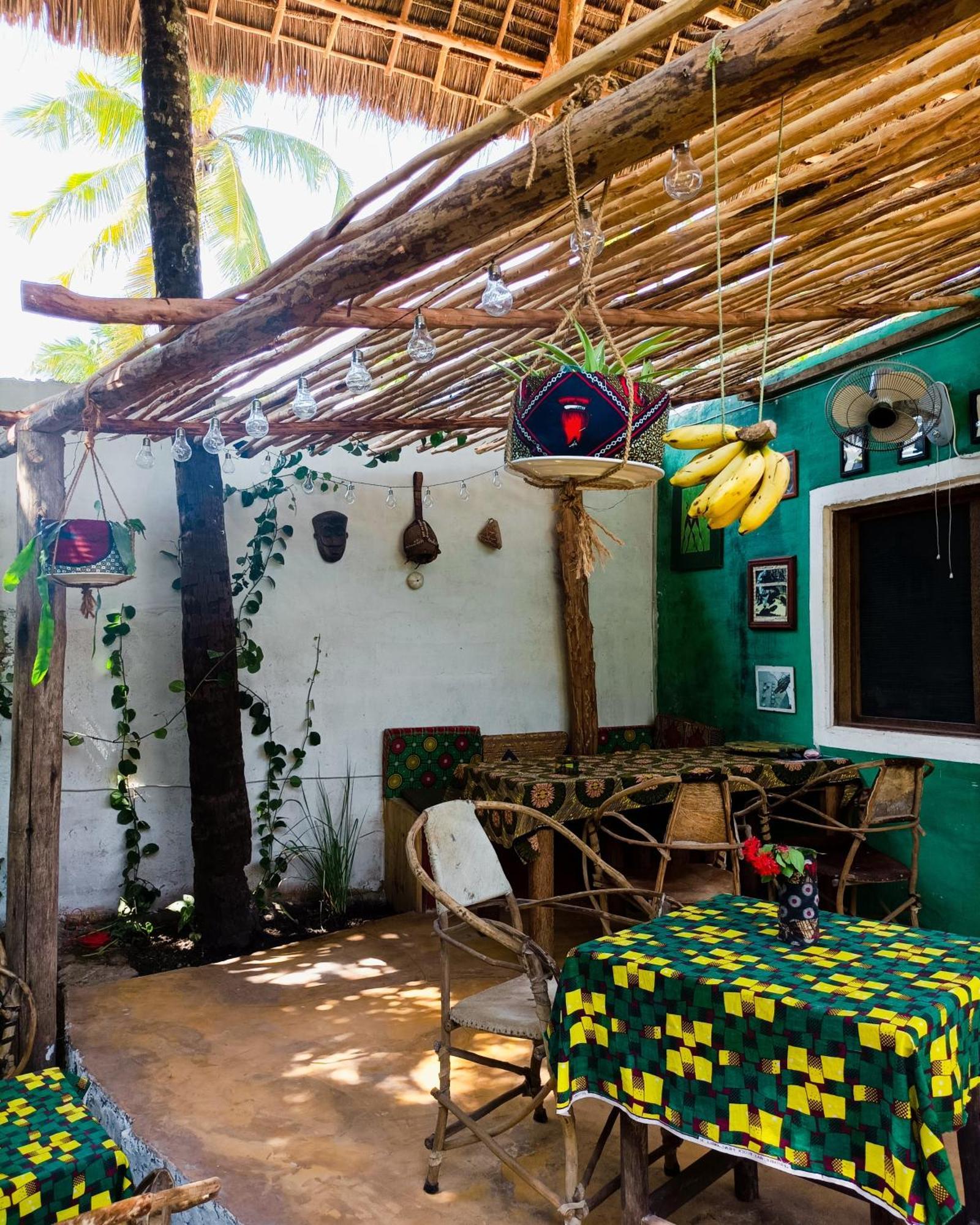 Mamarasta Bed & Breakfast Bwejuu Exterior photo